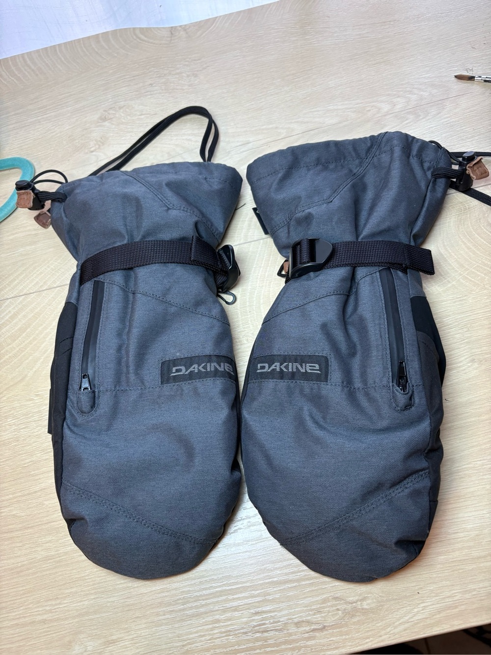 Dakine Titan Gore-Tex Mittens Mitts Black Mens XL Removable Wrist Leash Fleece